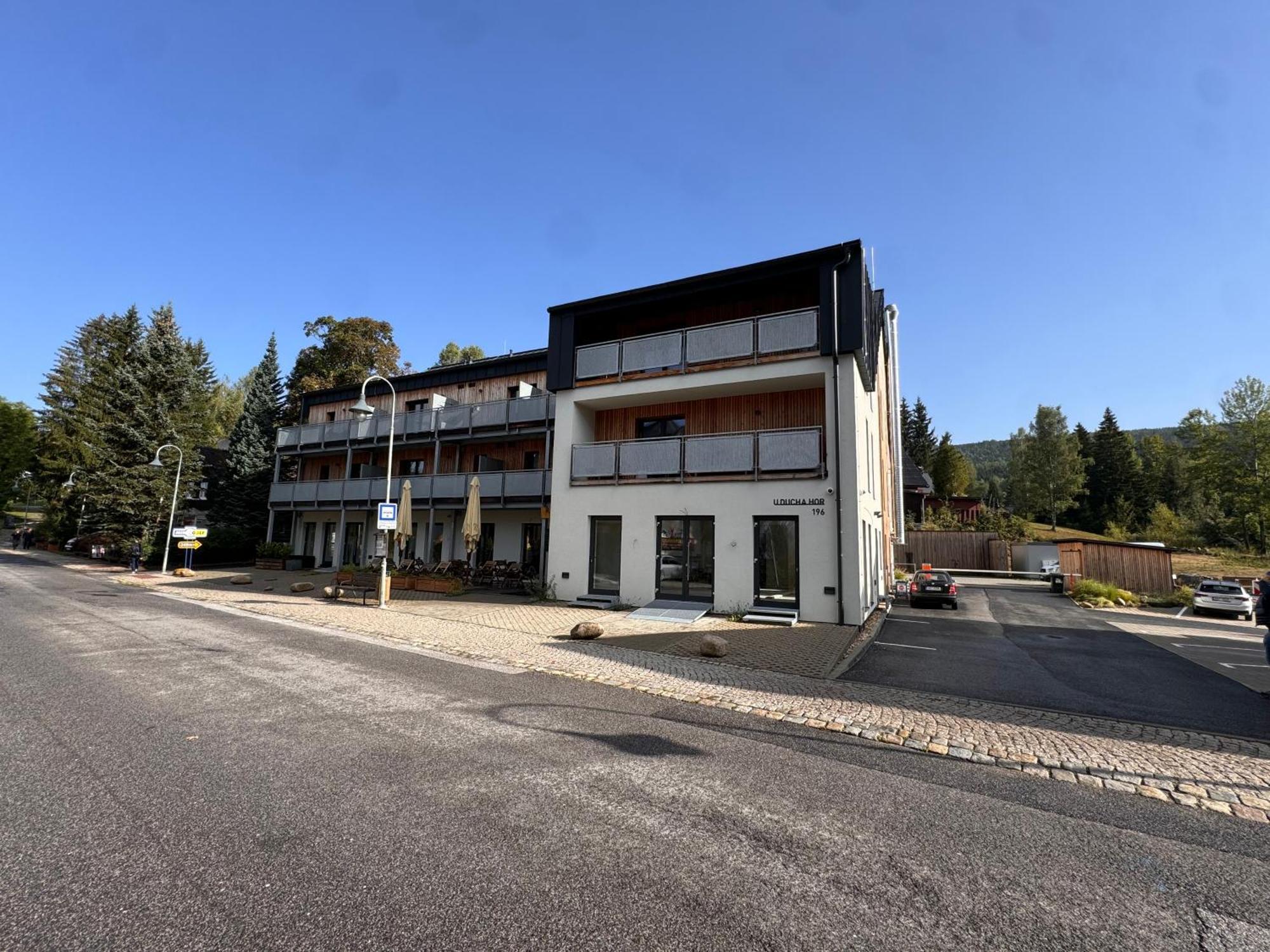 Luxusni Apartman Grand V Centru Harrachova Se Soukromou Mega Terasou, S Privatnim Parkovanim Zdarma, S Moznosti Dobijeni Wallbox Ev A Vyhledem Na Harrachovsky Kostelicek Extérieur photo